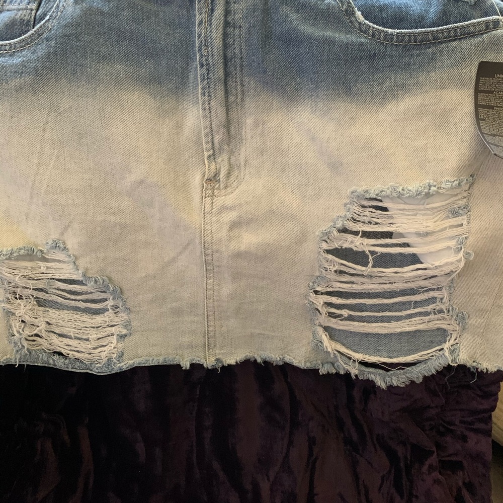 Women’s skirt new with tag.